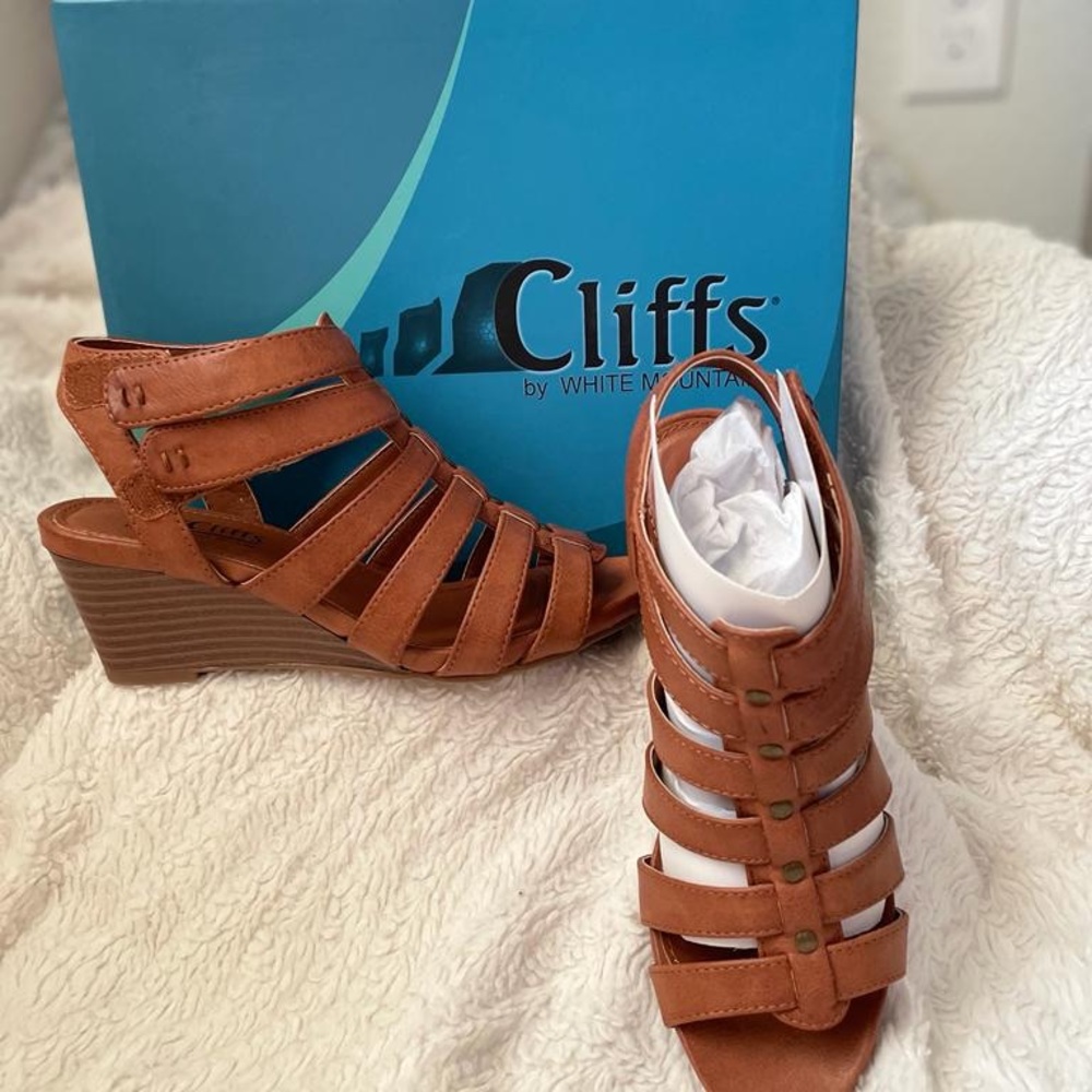Women sandals new in original box white mountain brands.